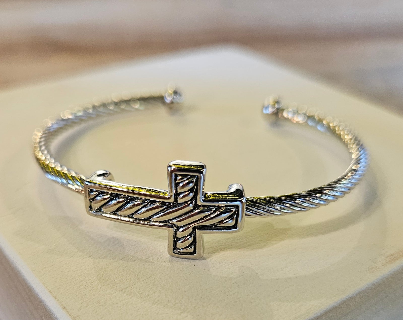 アクセサリー Classic cross bracelet Classic Cross Cable Bracelet – Revelation Culture