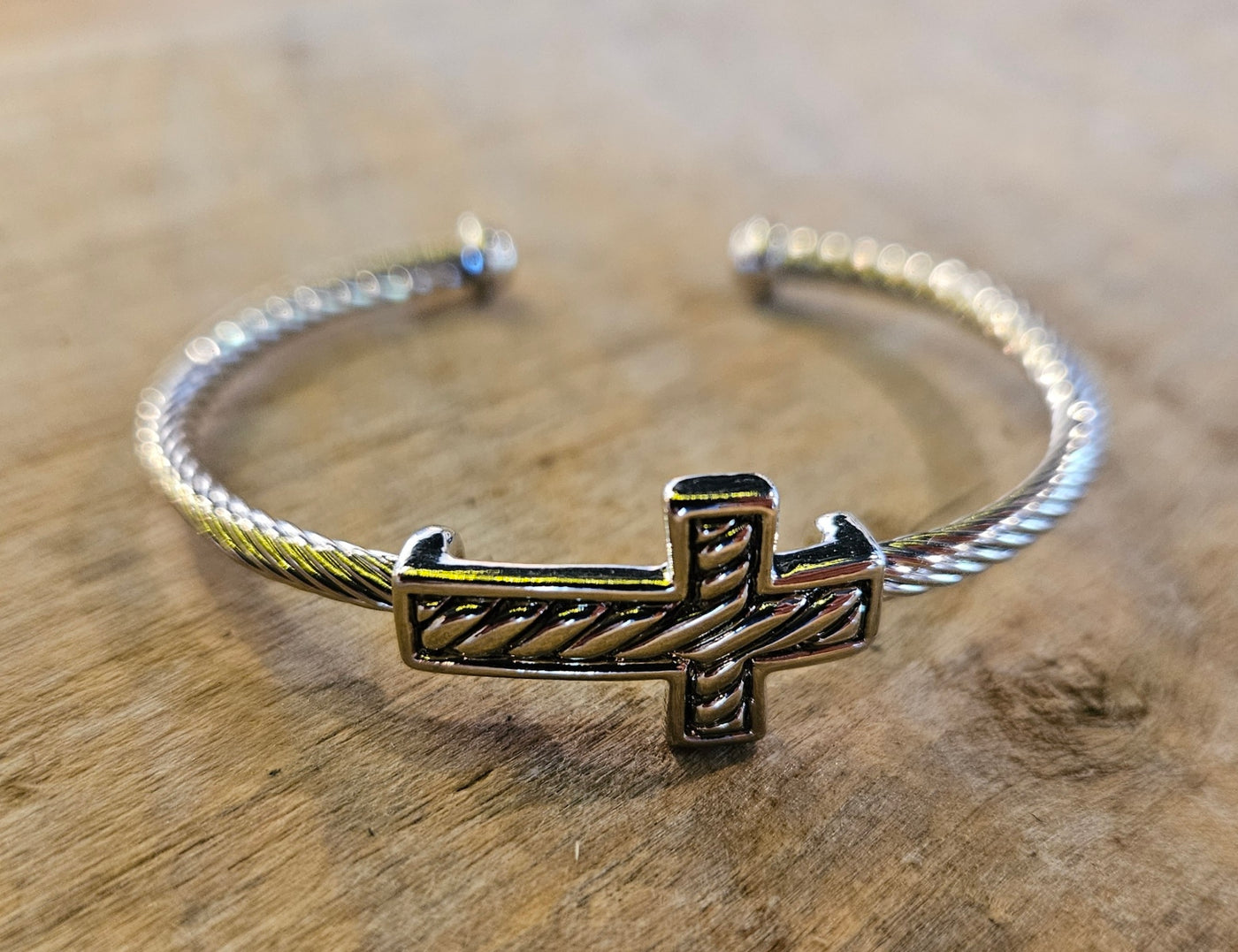 アクセサリー Classic cross bracelet Classic Cross Cable Bracelet – Revelation Culture